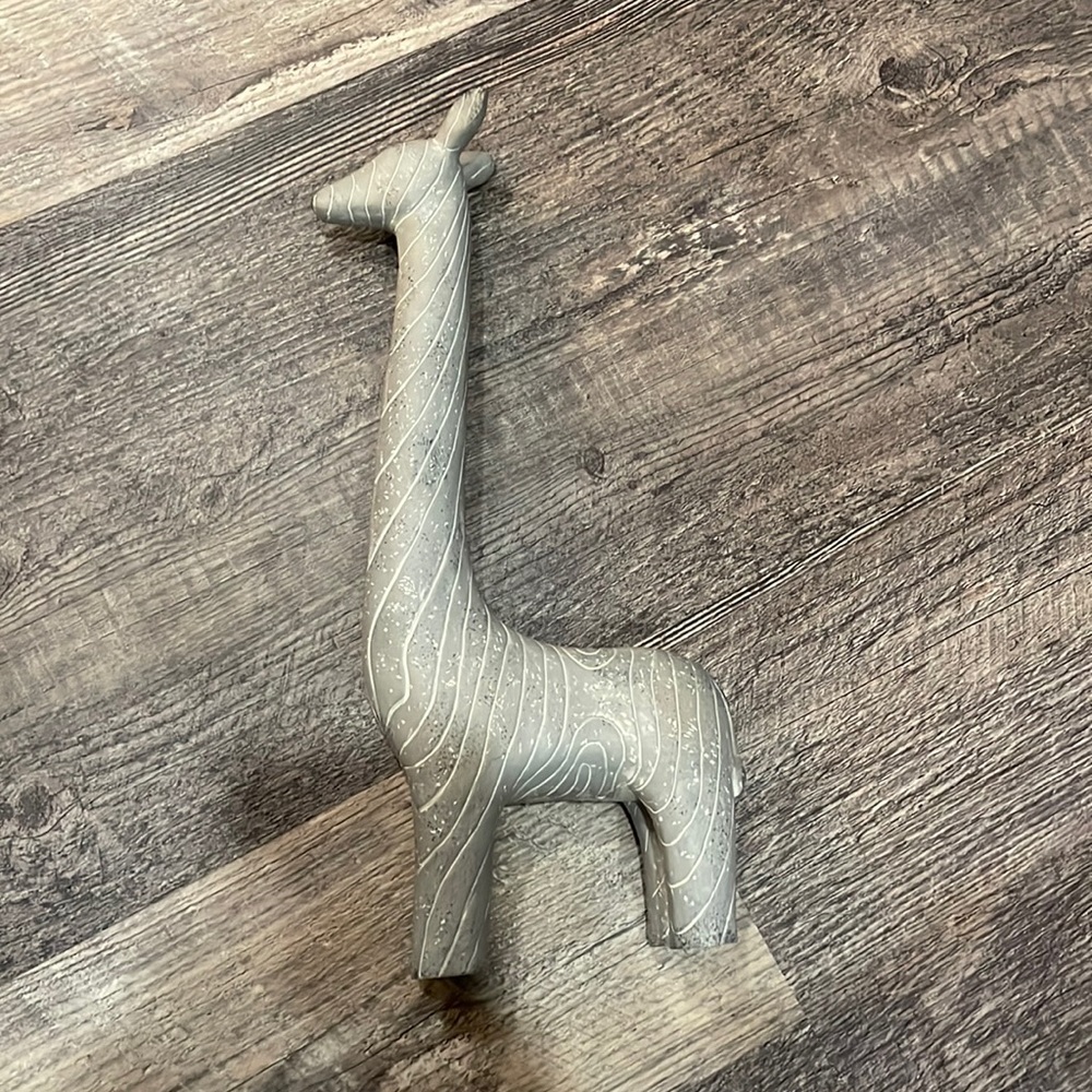 Giraffe figurine
